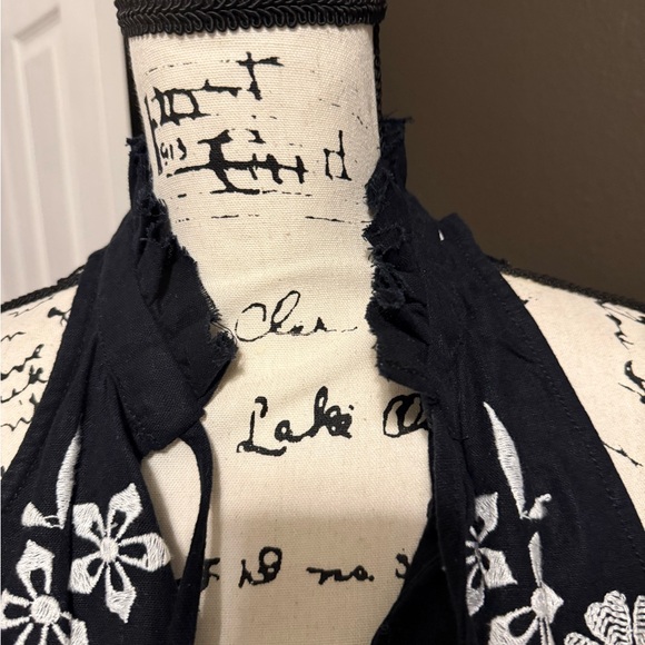 EUC Pilcro Tavi Floral Embroidered Top - Picture 2 of 5